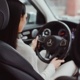 Wpływ VR na szkolenie kierowców i jego znaczenie dla bezpieczeństwa drogowego.