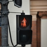 Techniki jazdy w warunkach miejskich – jak unikać kolizji przy niskich prędkościach?