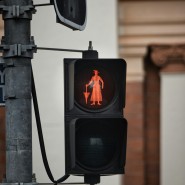 Techniki jazdy w warunkach miejskich – jak unikać kolizji przy niskich prędkościach?