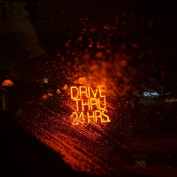 Jakie są najważniejsze wskazówki dotyczące bezpiecznej jazdy po ciemku?