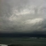 Jakie techniki jazdy stosować w czasie gwałtownych zmian pogodowych?