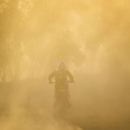 Jakie są najnowsze techniki jazdy w czasie burz piaskowych?