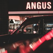 Jak technologia samochodowa wpływa na reakcje kierowcy podczas nagłych sytuacji? Jak technologia samochodowa wpływa na reakcje kierowcy podczas nagłych sytuacji?