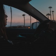 Jakie są najnowsze kampanie społeczne dotyczące prowadzenia pojazdów w stanie emocjonalnym?